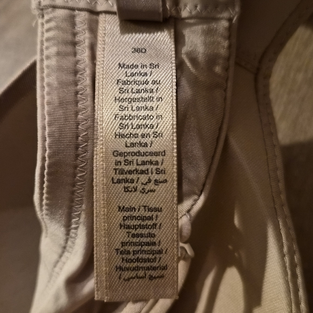 Skims Wireless Form Smooth Micro Strap Plunge Bra… - image 5